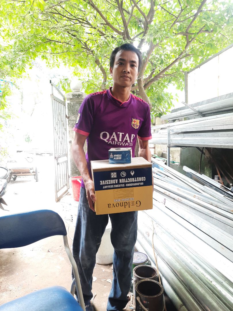 tạm hài lòng, sách vẫn bị dập góc do vận chuyển