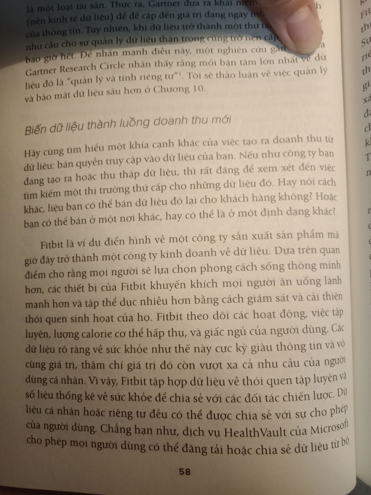 Tại sao cuốn sách là phù hợp cho các vị chủ tịch Tập đoàn:

Tác giả Bernard Marr - là một chuyên gia kinh tế nên góc nhìn của ông về dữ liệu là góc nhìn kinh doanh của một nhà đầu tư, hơn là một người làm công nghệ. Nội dung khá dễ hiểu, không quá hàn lâm. Các quyết định về việc đầu tư cho hạ tầng dữ liệu - loại tài sản mới cho doanh nghiệp, thường sẽ chỉ có hiệu quả từ trung đến dài hạn, nên nó nằm ở tầm chiến lược. Việc thay đổi văn hóa doanh nghiệp; từ quyết định cảm tính chuyển sang quyết định dựa trên số liệu, cũng chính là việc của những người đứng đầu tổ chức. Vì vậy cuốn sách này phù hợp với các chủ tịch, những người sẽ ra quyết định đầu tư chiến lược và quyết định về việc thay đổi văn hóa, mô hình kinh doanh của doanh nghiệp.