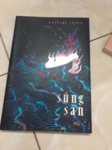 không hiểu sao lấy cái bọc nilon bọc ba cuốn sách lại đc lun , tiki dạo này đóng gói kỳ quá. sách 2021 nên bị dơ chút ít mấy trang cuối nhưng tổng quan thì ok