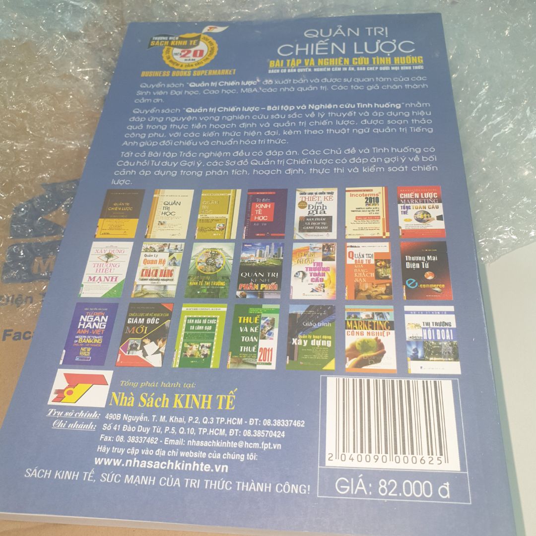 Đặt sách giá bìa gần 500k, giao sách 80k. chán quá