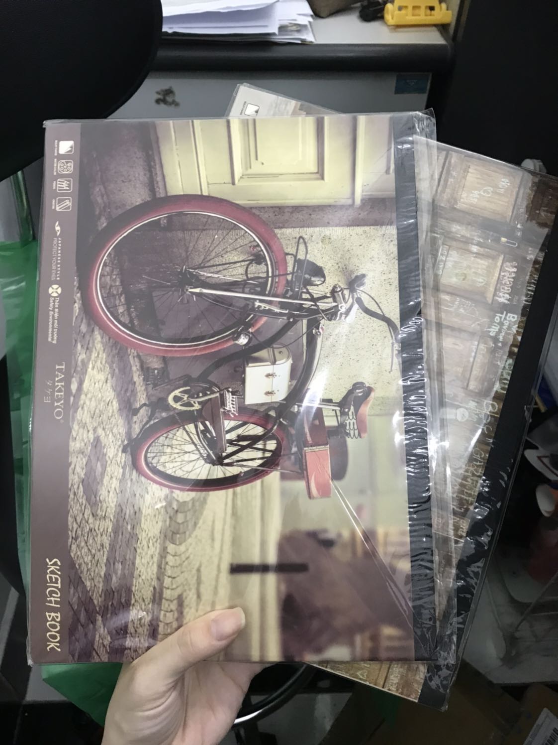 Mua để tặng nên ko có đánh giá về trải nghiệm sản phẩm, chỉ ok dịch vụ giao hàng siêu nhanh (các mặt hàng của Tiki Trading). Hàng hoá đóng gói đẹp mắt.