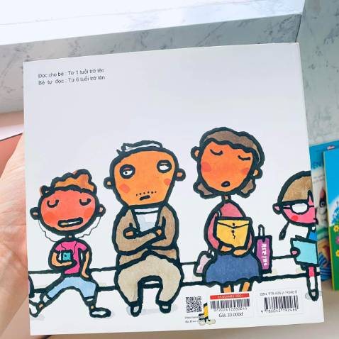 Tác giả Gomi này rất nổi bên nhật. Vì tranh vẽ của ông giống như suy nghĩ của bọn trẻ. Biết đc mogu phát hành mình đã mua cả bộ, con rất thích