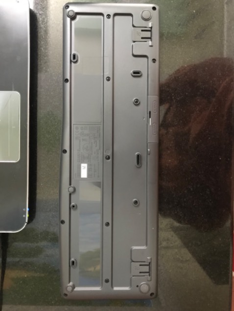 Không được hài lòng:
+ trong mô tả sản phẩm ghi kết nối xa 10m nhưng thực tế cách xa 0,5m thì lúc được lúc không
+ chuột và bàn phím không thấy có đèn sáng khi kết nối
—-> kiến nghị shop đổi hàng
Tuy nhiên đóng hàng chắc chắn và đẹp
Tạm thời cho sao về đóng gói sản phẩm