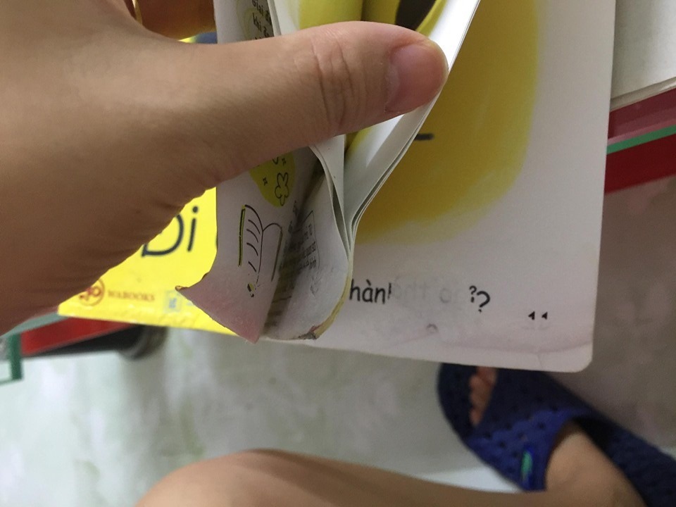 Nhận được sách mình quá thất vọng luôn, sách nhăn nheo, nhàu nát, quăn hết mép và dính chặt vào nhau, không thể sử dụng nổi. Mình mong Tiki sẽ gửi lại cho mình sản phẩm khác chứ như này không thể chấp nhận được Nhận được sách mình quá thất vọng luôn, sách nhăn nheo, nhàu nát, quăn hết mép và dính chặt vào nhau, không thể sử dụng nổi. Mình mong Tiki sẽ gửi lại cho mình sản phẩm khác chứ như này không thể chấp nhận được