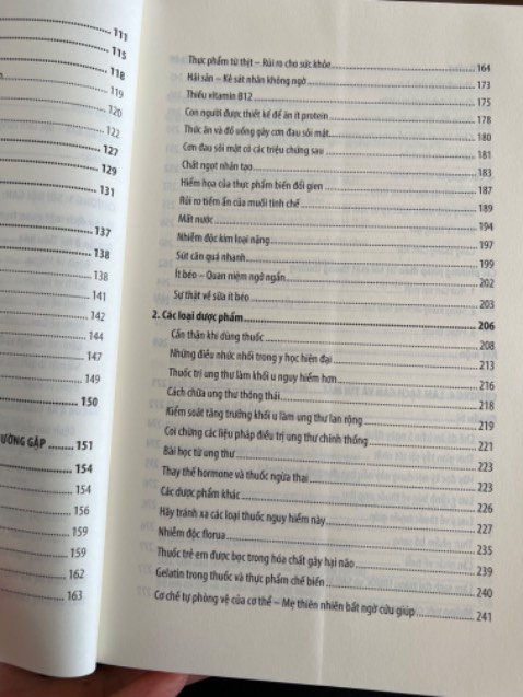 Mình đã nghe qua cuốn sách cùng tác giả Andreas Moritz trong cuốn Ung thư không phải là bệnh. 
Nhưng phương pháp của ông giúp chữa lành theo phương pháp tự nhiên, mà tránh xa hoá chất độc hại.
Mình tin rằng những kiến thức trong cuốn sách này cũng sẽ giúp bạn và những người xung quanh có cái nhìn khách quan hơn và tư duy đúng đắn hơn về những loại thuốc kê đơn vô tội vạ bấy giờ chúng ta vẫn tin tưởng và lệ thuộc vào thuốc . 
Nên đọc nha, sách rất hay .