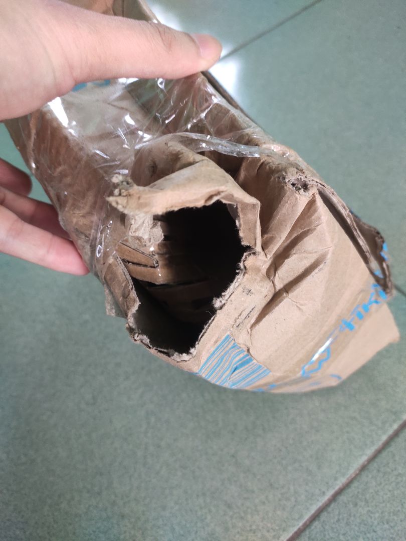 đã mua nhiều đơn dạo nạo này tiki giao hàng, đơn hàng móp méo, mặc dù đã lót thêm giấy nhưng vẫn k thể bảo vệ tốt cuốn sách, mua sách về để tặng cho bạn mà đã bị bong hết bìa gáy luôn rồi, xin đổi lại hàng ạ