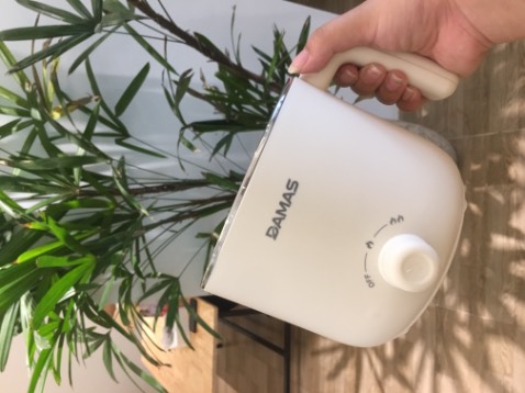 Hàng chính hãng chuẩn, có phiếu bảo hành 12 tháng, hình thức đẹp mắt sang cả con mắt. Đúng là Damas => Đã mắt ha ha
Cầm chắc tay, rất phù hợp cho tín đồ lẩu, đun sôi khá nhanh, lớp bên ngoài nồi dễ vệ sinh và rửa sạch. Điểm 10 chất lượng