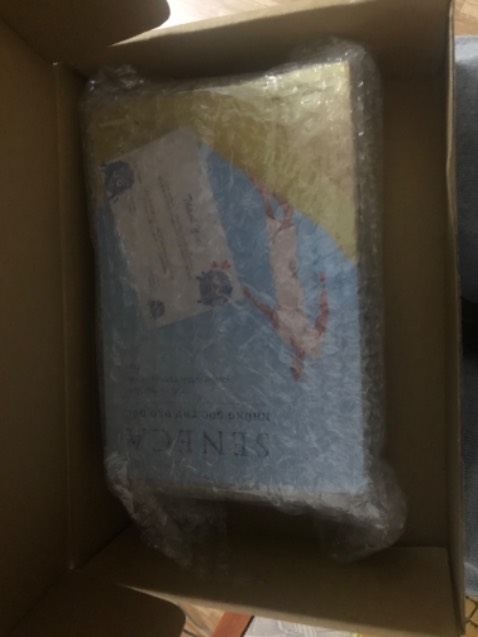 Hộp đẹp, đóng gói rất chi là cẩn thận.
Như cách trong chủ nghĩa Khắc kỷ đề cập vậy.