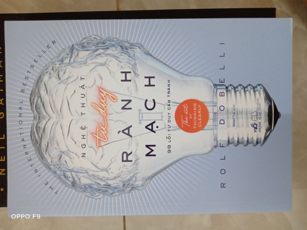 Sách của Nhã Nam rất đẹp, lỗi in thì có thể liên hệ Nhã Nam để đổi được. Quà đầy đủ, sale mạnh. Mình hơi buồn Tiki vì khâu đóng gói rất sơ sài, ko có bọc xung quanh, nên trừ điểm chỗ này. Cuốn này hên quá ko bị lỗi gì cả. Khâu vận chuyển cũng làm mình sốt ruột nữa, ko thấy cập nhật gì kỹ lắm, nhưng đợt này giao đúng hẹn.