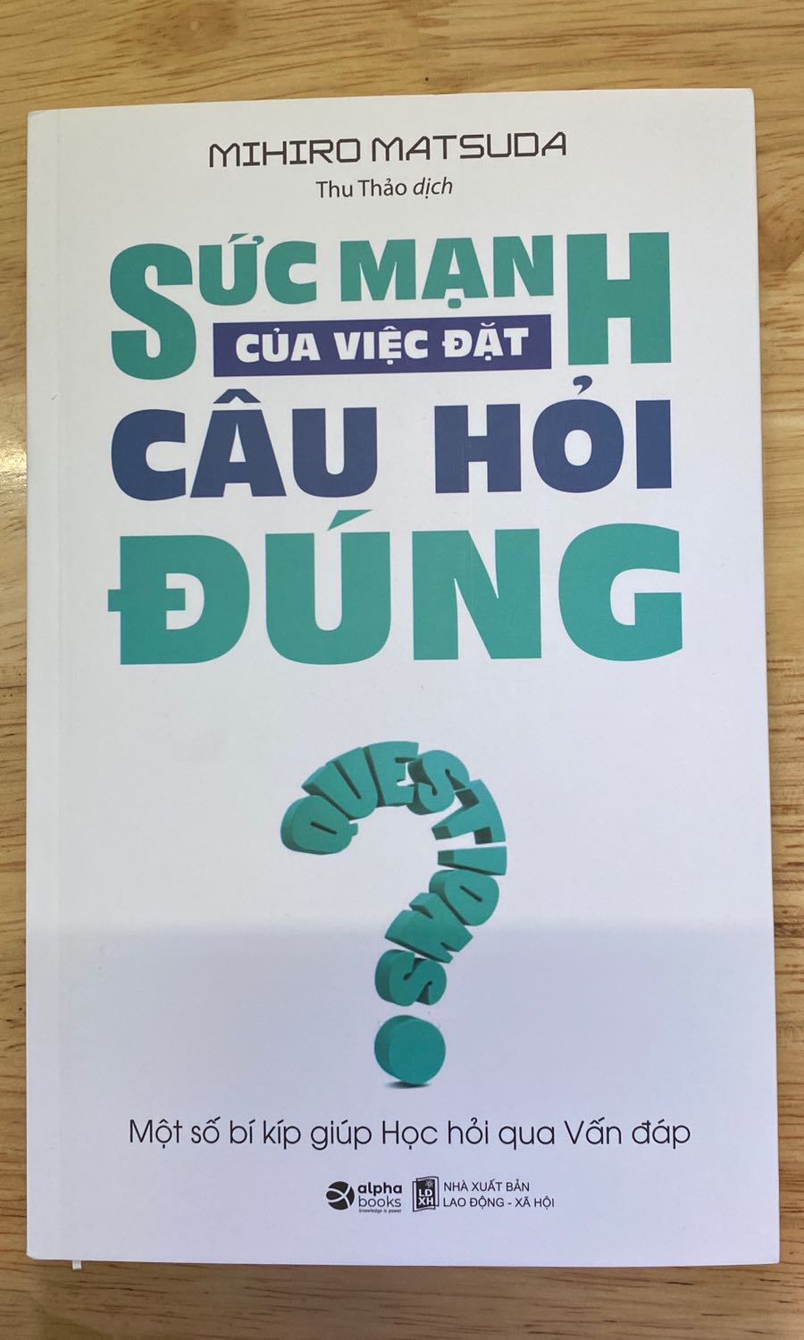 Shop đóng gói kỹ và giao hàng rất nhanh chỉ mất có hơn 1 ngày là đã có rồi. Đọc sơ qua thì nội dung sách cũng khá ok á có cả vd và câu hỏi để luyện tập nữa