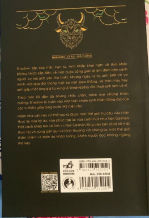 Sách hay, lôi cuốn, thú vị và còn hấp dẫn nữa, sách in sắc nét, đẹp, chất lượng, một điểm trừ là sách dày vậy mà không có 1 bookmark kèm theo. Mất gì mà nhà xuất bản không làm 1 bookmark kèm theo sách để độc giả đọc sách còn đánh dấu trang.