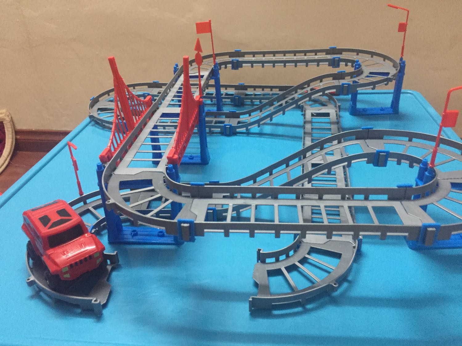 Đề nghị shop đổi hàng bởi vì bị thiếu chi tiết, bé không chơi được.