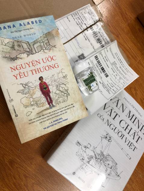rất không hài lòng. tôi mua 3 cuốn VĂN MINH VẬT CHẤT CỦA NGƯỜI VIỆT nhưng nhà sách chỉ giao có 1 cuốn...
đề nghị nhà sách giao bổ sung