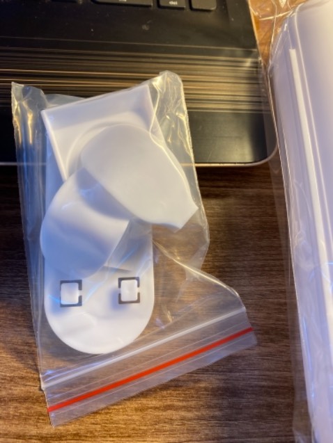 Tay cầm nhỏ gọn, dễ cầm, tiện dụng, shop goi hàng cẩn thận n , lại tặng thêm quà nữa. 
10 điểm chất lượng