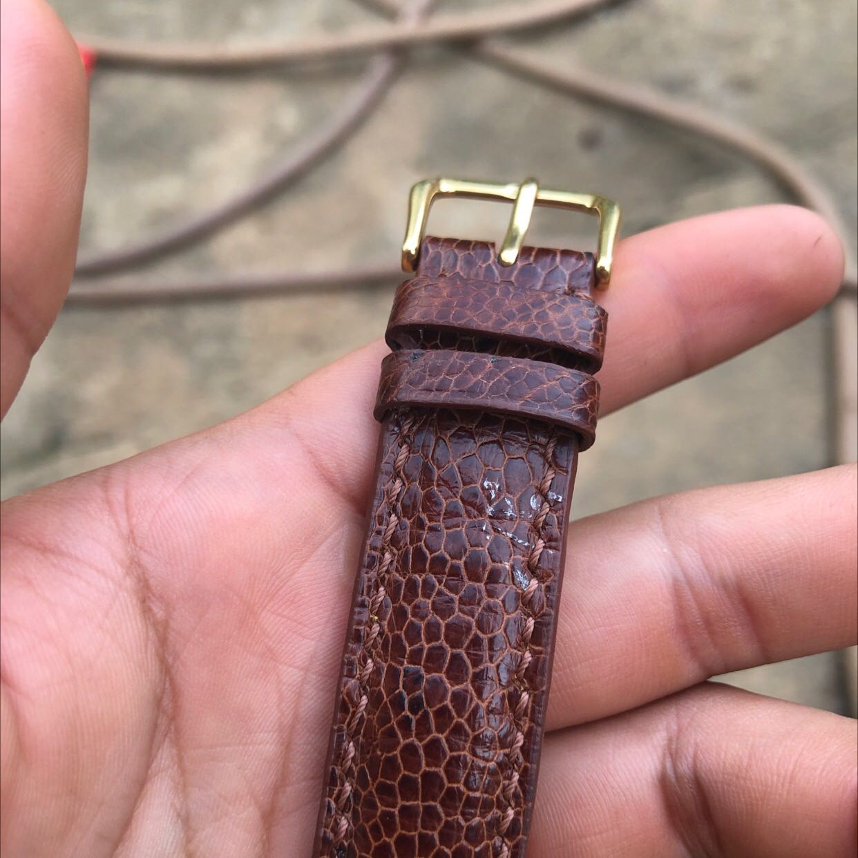 Ko phải da thật chỉ là da nhân tạo 
cũng khá là mềm mại
nhưng mà giá cao quá chưa hợp lý với chất lượng
Độ bền thì phải dùng xem có ổn ko