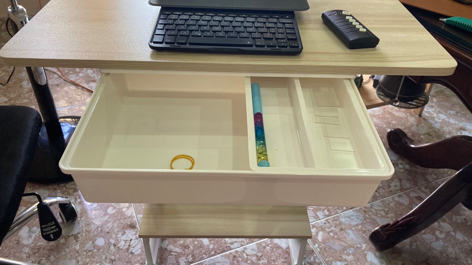 Cảm ơn Shop đã bán hàng chuẩn. Rất xinh và rất chắc chắn. Đã gắn vào bàn laptop. Cảm ơn Tiki giao hàng nhanh và đóng gói cẩn thận nhé. Thanks