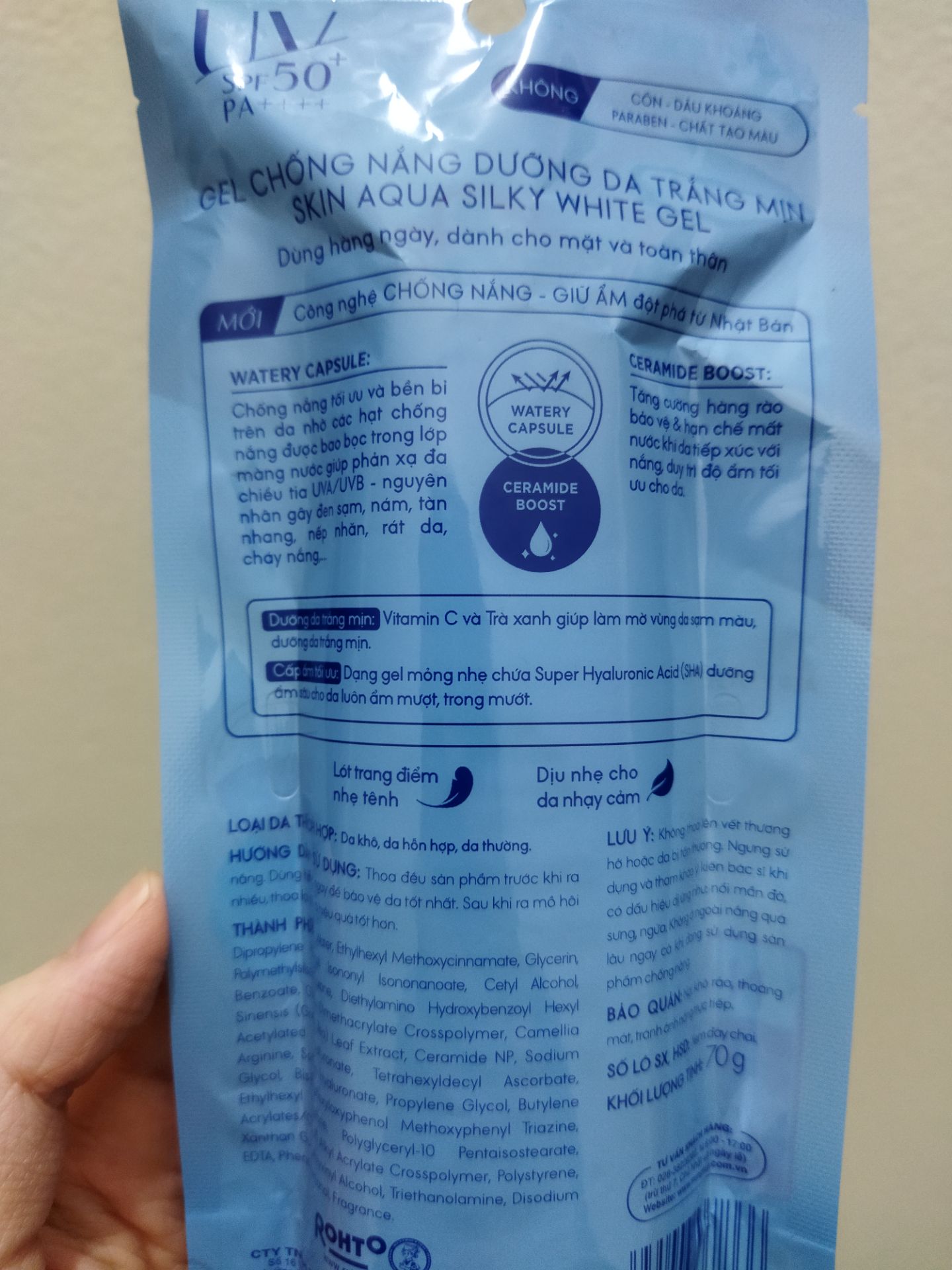 tìm hiểu một thôi một hồi mình lựa e kcn này vì giá hợp lý mà bảng thành phần không quá nhiều chất gây kích ứng. Dùng trên da thấm nhanh hơi dính lúc đầu về sau    lại nhẹ hơn.