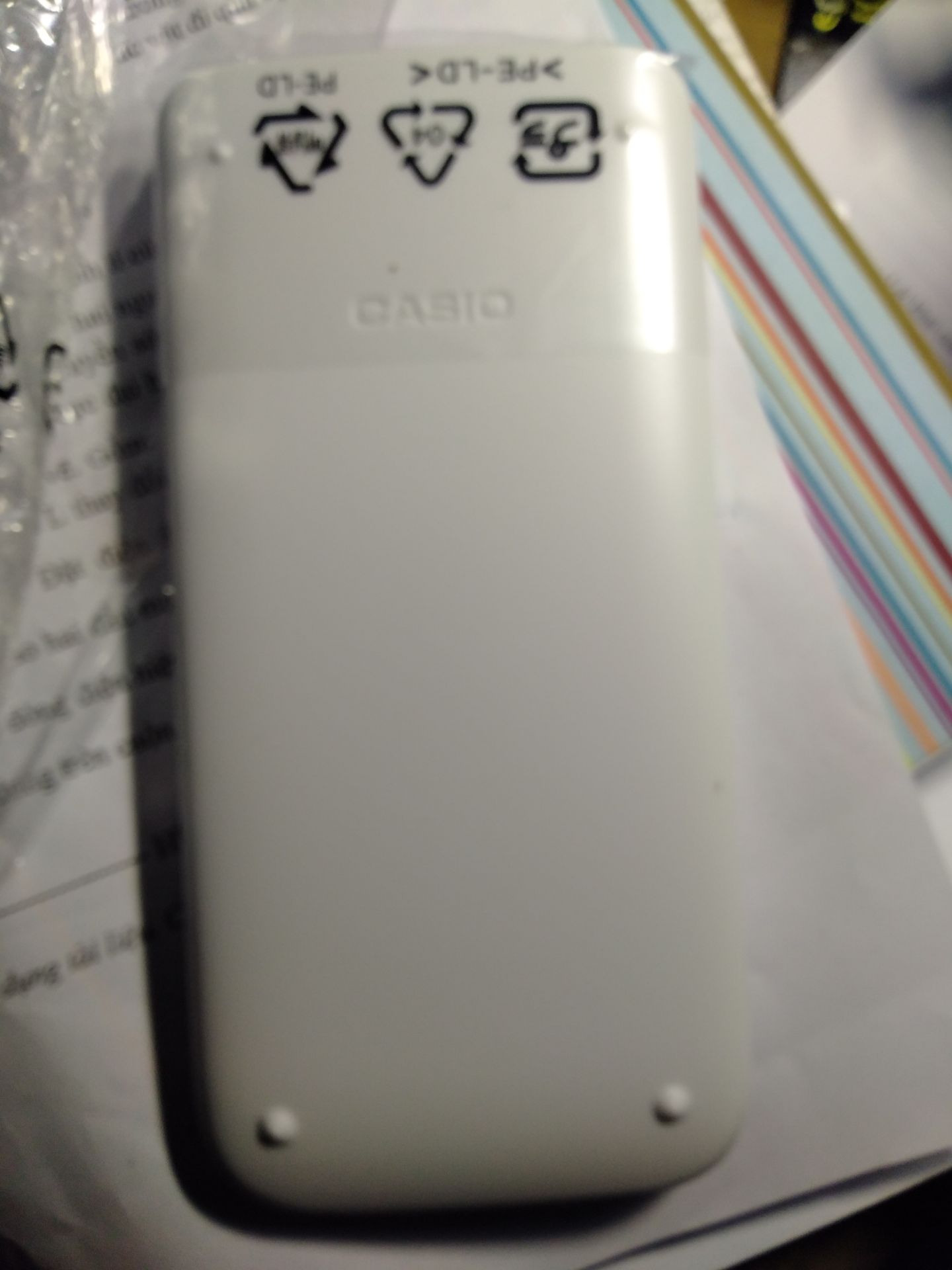 May mắn nhận được hàng made in Thailand :v. Máy tính rất đẹp, bàn phím bấm rất mềm và êm, có bảo hành 7 năm, mở ra mới nguyên không có vết xước, hạt bụi nào cả. Giao hàng nhanh hơn dự kiến lại được tặng thêm 2 cái bút hihi. Cho 4 ⭐ vì thắc mắc thẻ bảo hành không có ghi gì cả là sao hả Tiki?