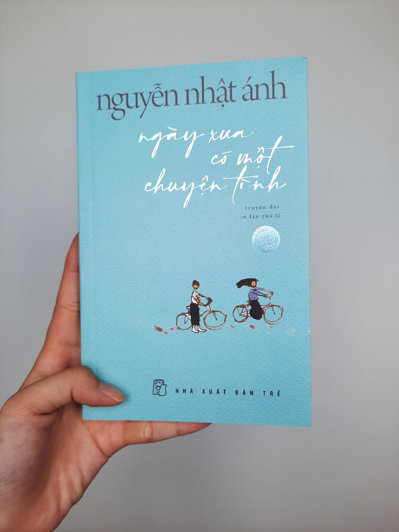 bìa đẹp lắm lun á chời ơi, chất giấy cực mịn, font chữ đẹp lắm, có bookmark nữa, nội dung mình chưa đọc nma đọc review thấy hay í nên mua