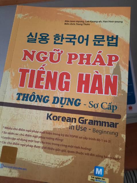Mình có học xong một số sách sơ cấp tiếng Hàn nhưng ngữ pháp chưa vững nên mình đã đặt mua cuốn này. Về giao diện thì mình thấy oke sách có màu nên cũng sẽ dễ học. Mình sẽ học thử r đưa ra feedback chi tiết hơn. Mình có học xong một số sách sơ cấp tiếng Hàn nhưng ngữ pháp chưa vững nên mình đã đặt mua cuốn này. Về giao diện thì mình thấy oke sách có màu nên cũng sẽ dễ học. Mình sẽ học thử r đưa ra feedback chi tiết hơn.