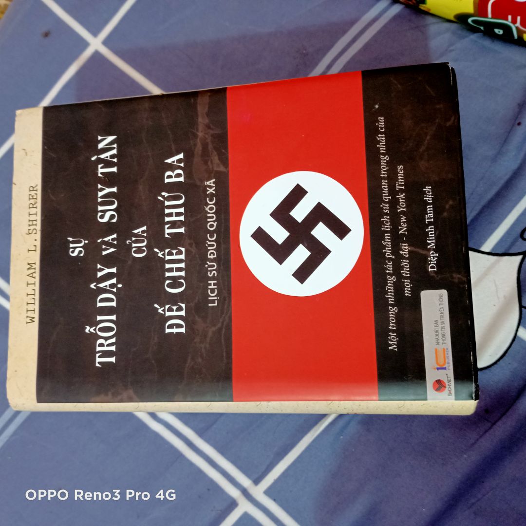sách đẹp lắm, nội dung thì khỏi bàn rồi, nhưng vì dày với gia công không chắc chắn lắm nên vài hôm là sách bung :vv