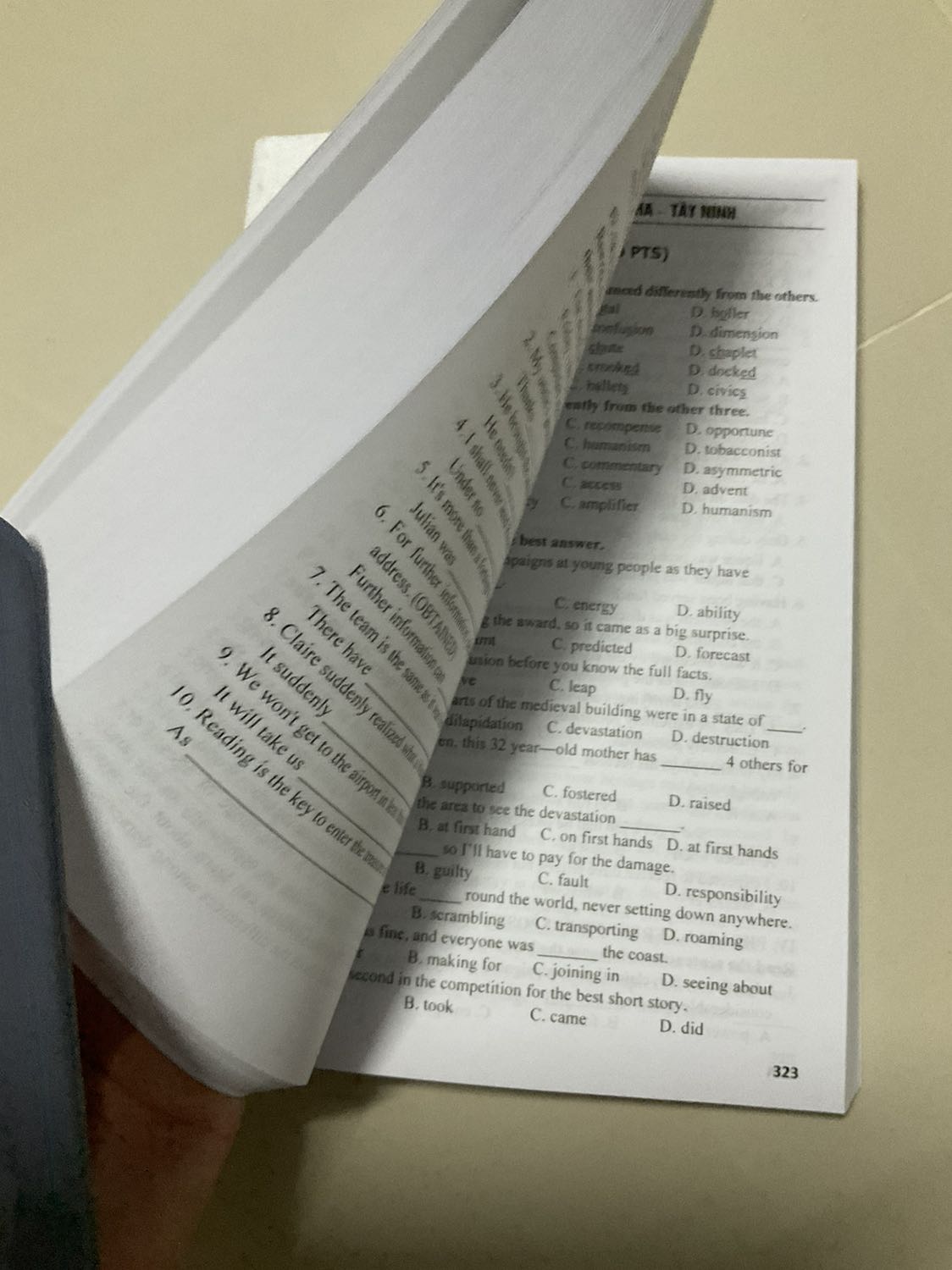 tốt ạ, sách đóng gói kĩ, ko trầy xước gì ạ, có điều là có chỗ in chưa được tốt nên ko thấy rõ chữ nhưng em bỏ qua được ạ, nên mua nhé mn