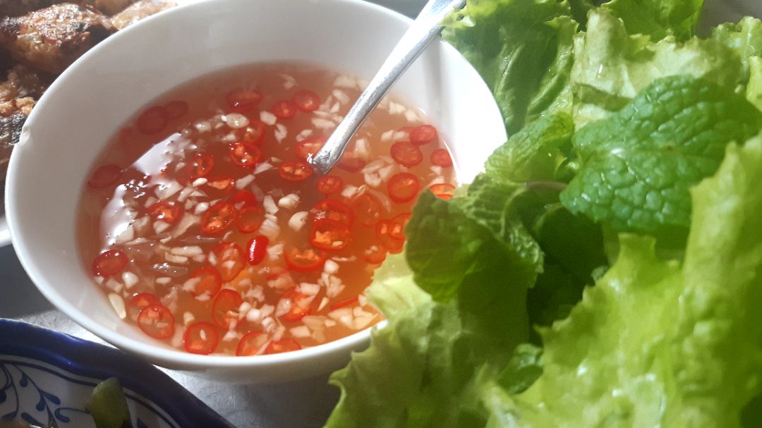 sách vừa về chưa kịp đọc lại. Dù có nhiều bản TK nhưng đây là bản TK đầy đủ đầu tiên tôi đọc từ hơn 10 năm trước và đã rất thích nên nhất định mua liền. Tiếc là tái bản 2020 mà bìa sách ko dc thêm tay gấp nhìn cho trang trọng nên thoạt trông giống... sách lậu ;)))