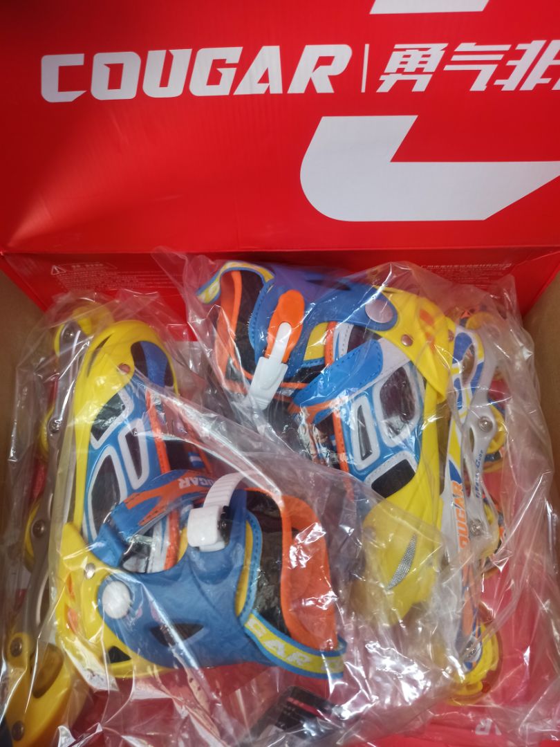 Giao hàng nhanh , giày đẹp ,bánh trơn ,  có đèn một bánh trước. Tuy giao không đúng màu mình đặt nhưng vẫn đúng cỡ L và có thư xin lỗi của nhà bán nên mình vẫn nhận hàng và rất hài lòng . Cảm ơn nhà bán và Tiki !