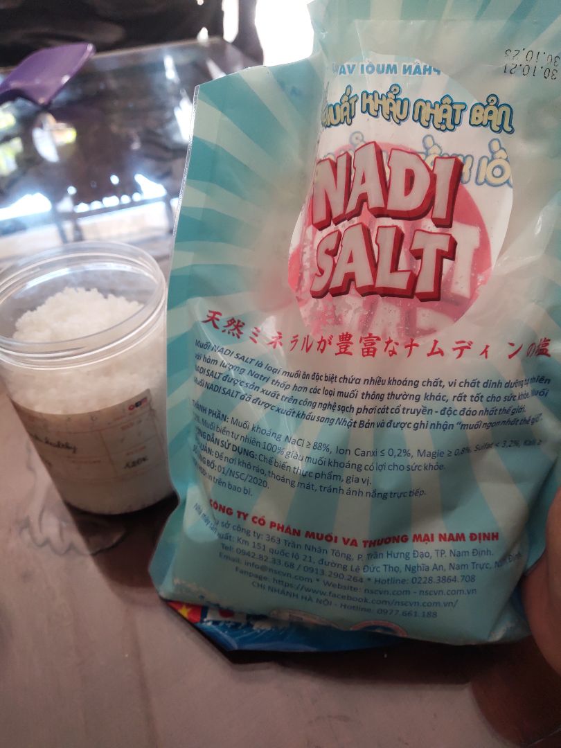 muối sạch ngon, hạt muối trong không đục, không chát như muối ngoài chợ. dùng để ăn và súc họng rất tốt