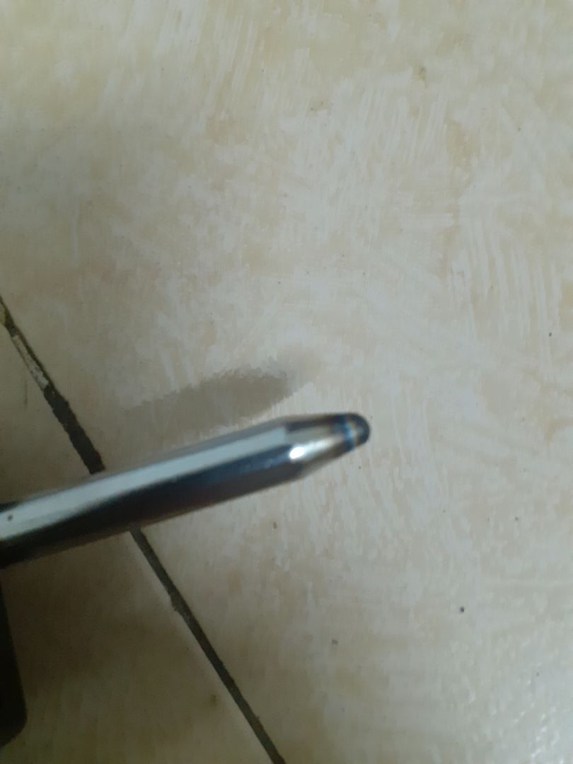 mới chỉ cắm thử xem có ok ko thôi nước thì cũng nhanh sôi nhưng cái phíc cắm này mới cắm mà đã bị đen đầu luôn rồi,chỉ là mới cắm thử thôi