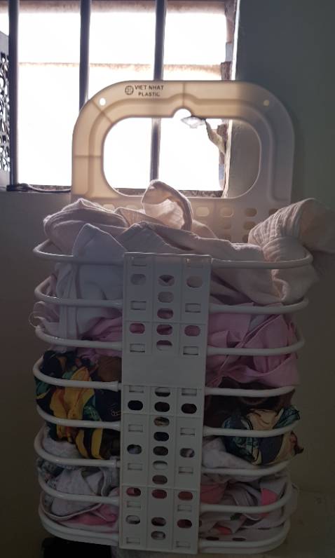 Gọn nhẹ, giao nhanh, gói kỹ, tuy nhiên hơi thất vọng là giỏ khá nhỏ, chỉ để được 3 bộ đồ của bé thôi là đầy giỏ rồi (vì bé đi học 1 ngày là 3 bộ rồi thêm 1 mặc ở nhà nữa nên ko đủ chỗ để). Shipper nhiệt tình vui vẻ thân thiện, thanks all