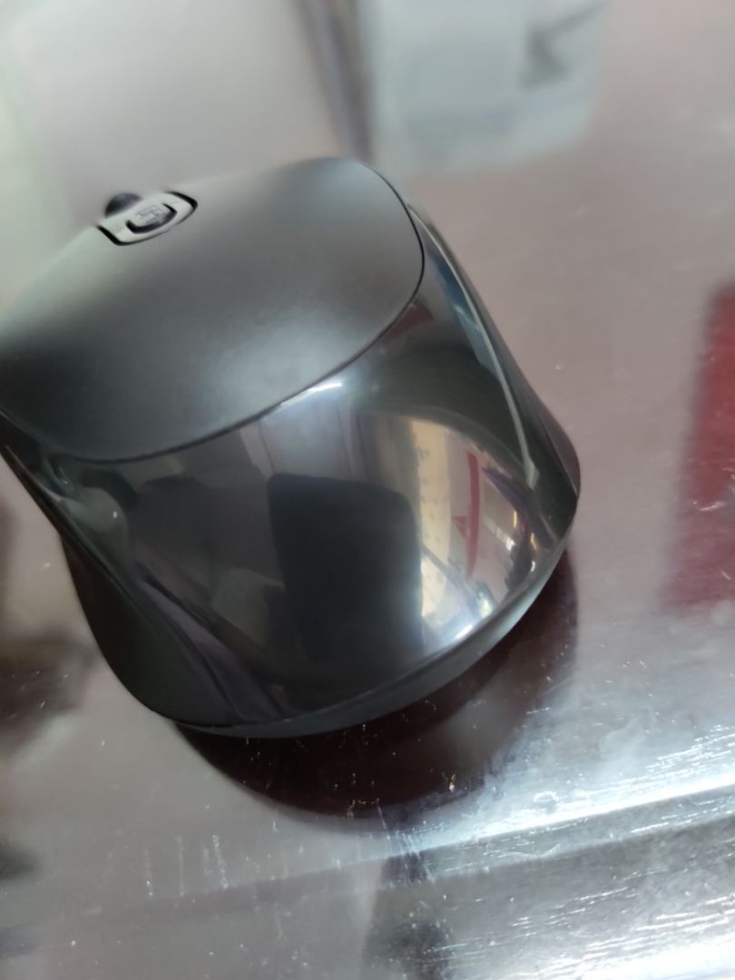 Giao hàng cũ, trầy xước, chỗ đáy chuột bị kênh. Với giá tiền này mọi người nên chọn hãng khác. Đây là lần đầu tiên cũng là cuối cùng tôi chọn tiki.