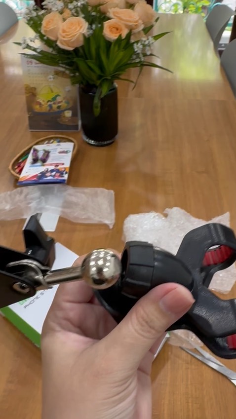 Không khớp với nhau, bị tuột ra không sử dụng được, vui lòng liêm hệ lại giúp tôi.