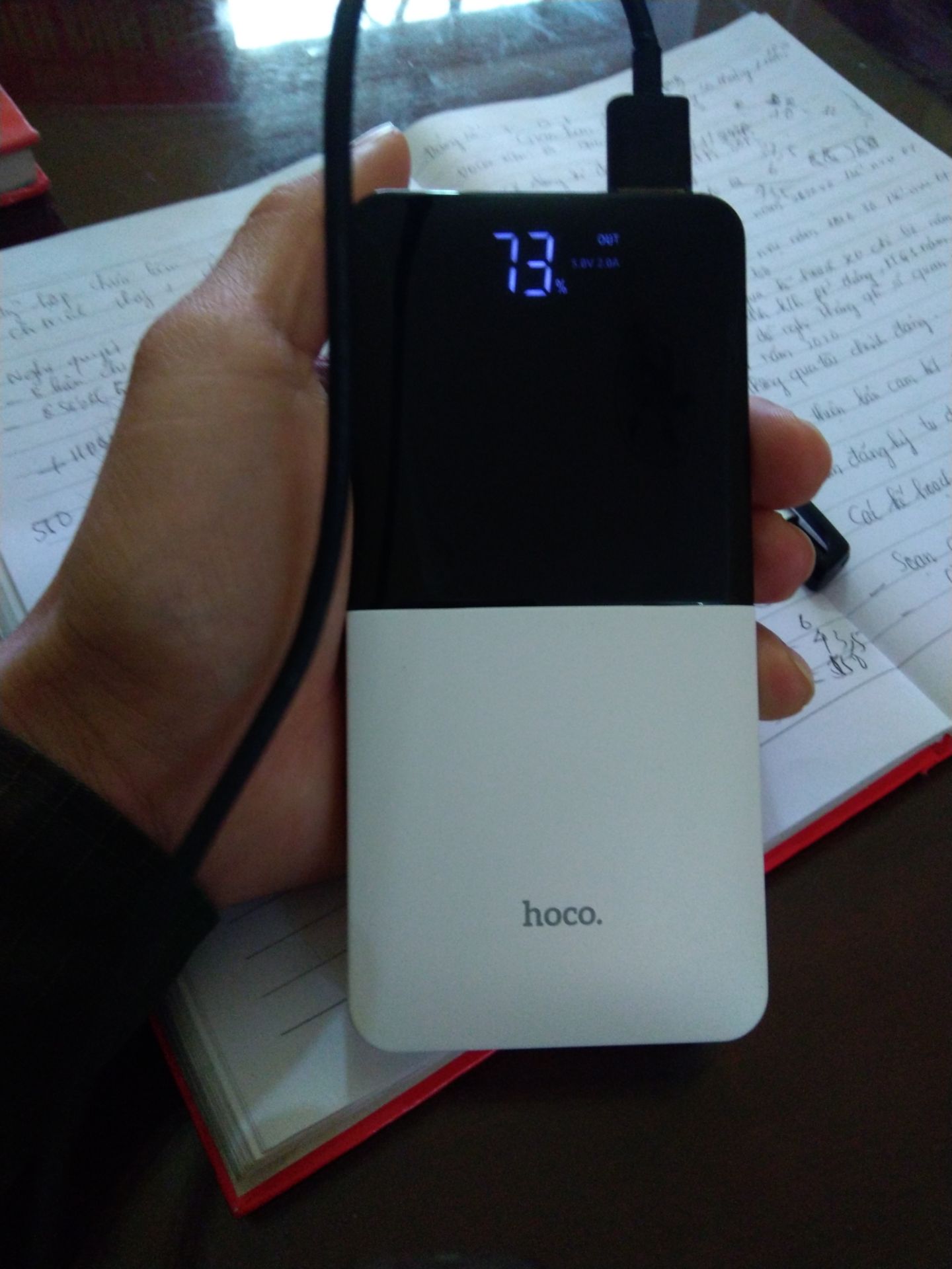 sản phẩm kích thước nhỏ gọn đóng gói chắc chắn đẹp có số phần trăm hiển thị pin