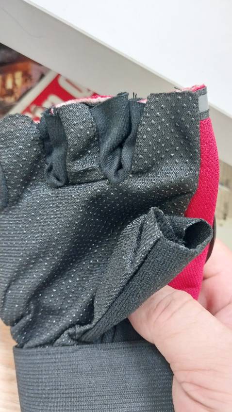 Các đầu ngón tay cắt ko khâu lại để bun chỉ hết chắc đeo được 3 lân là bỏ that vọng