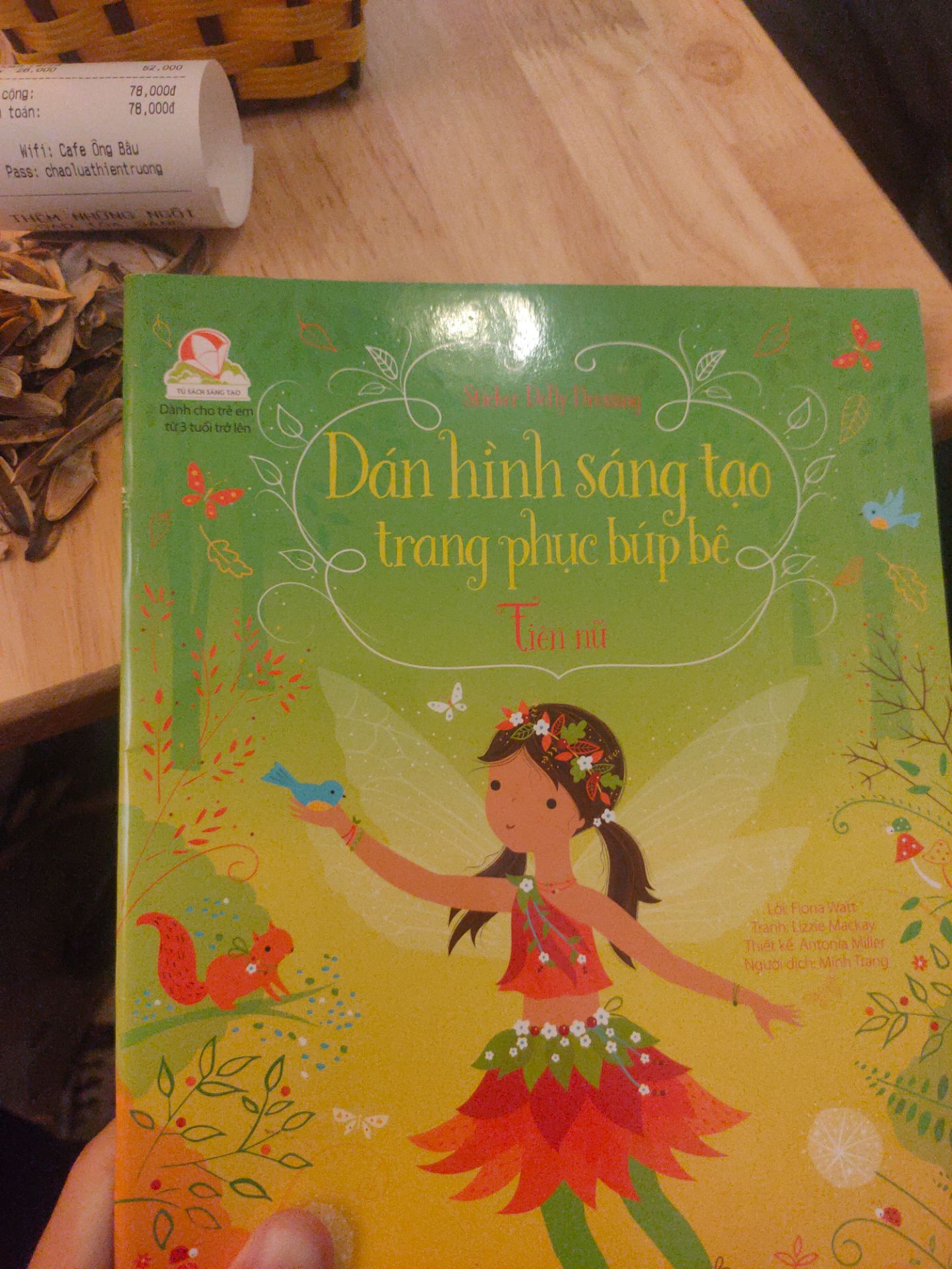 đặt quyển xứ sở thần tiên thì shop cố tình giao quyển tiên nữ . nhân tin thì mãi shop k rep . nói chung quá tệ . sẽ không bao giờ mua nữa