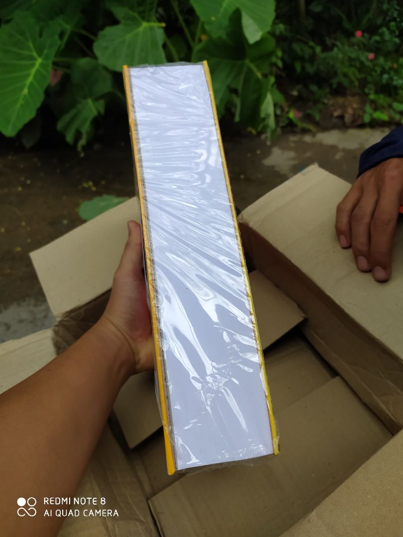 Lại thêm 1 lần giao sớm hơn so với thời gian  trên hóa đơn.
Rất hài lòng. Sách giao mới - đẹp.
Chi tiền cho quyển sách này khá nhiều nên hơi hồi hộp. Giờ nhận được chất lượng như vậy thì rất là vui vẻ.^^