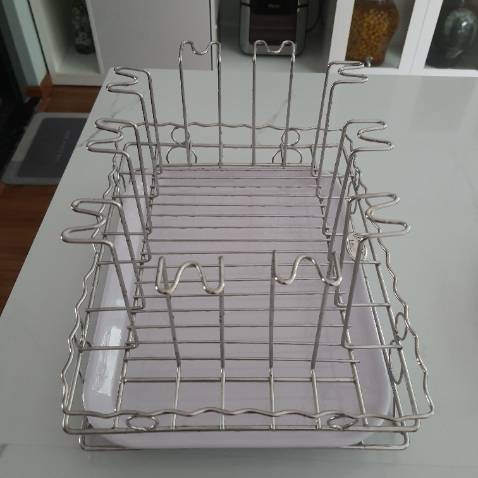 Sản phẩm cũng được. Shop trước khi giao hàng ko kiểm tra hàng, múi hàn bị đứt ra. Chân của khay thì ko cân.