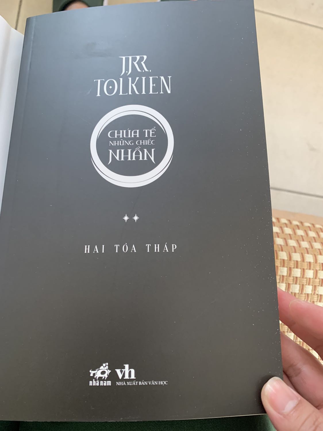 Đơn giao nhanh nhưng sách bị móp mấy góc. Mong Tiki lần tới để ý khâu bọc và giao hàng hơn