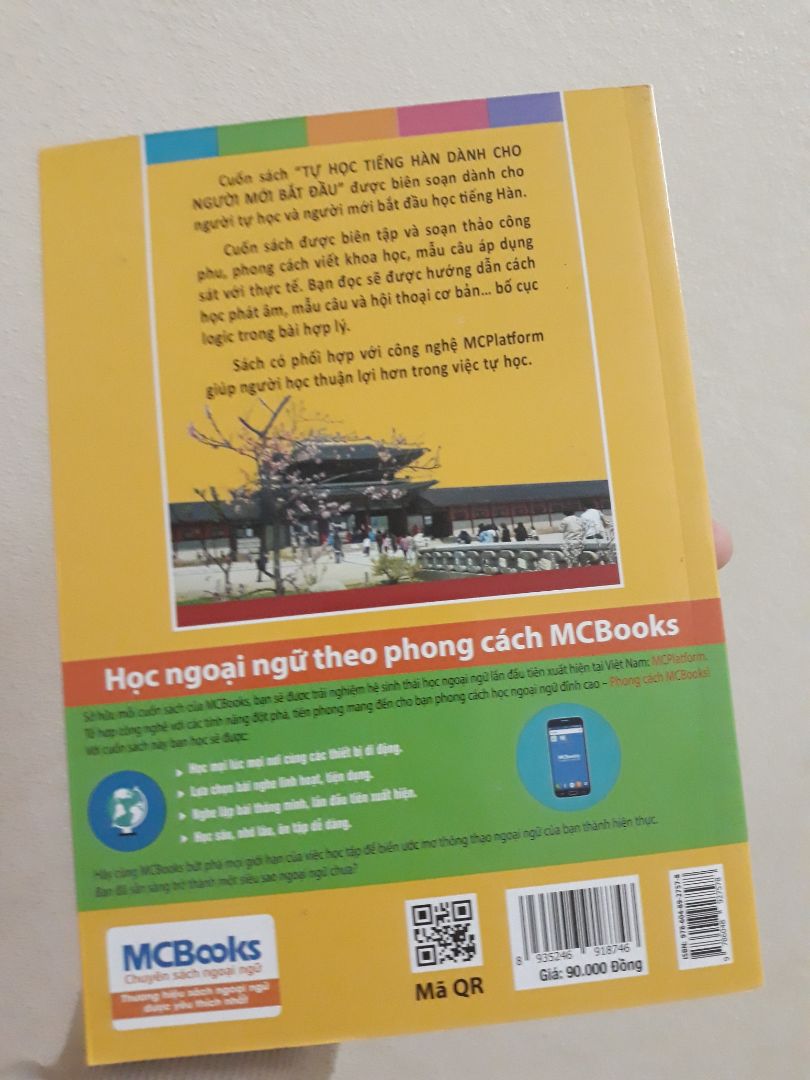Sách rất hay luôn ạ. Giao hàng cực nhanh. em cứ nghĩ mấy hôm nữa mí về ai ngờ vừa đặt hôm qua hôm nay đã có hàng rồi ạ. Anh shipper cũng rất thân thiện luôn ạ. Sách có đầy đủ chi tiết phù hợp với các bạn mới học như mình nhaaa