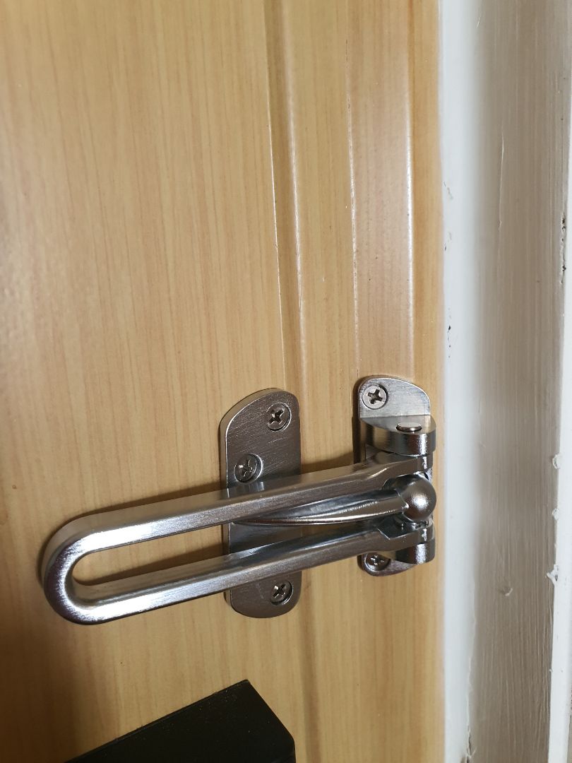 Chắc chắn. Đầy đủ phụ kiện và giao hàng nhanh nữa. Rất hài lòng.