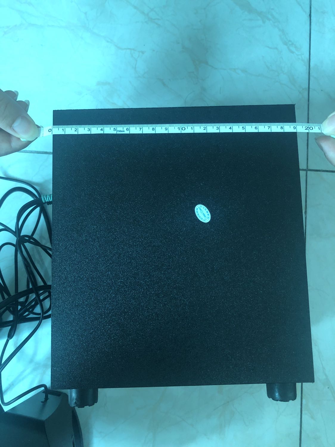 Nhận được loa kích thước nhỏ hơn và nhẹ cân hơn khá nhiều so với thông tin trong mô tả sản phẩm, chất lượng âm thanh rất chán. Lần nào mua hàng Tiki cũng chọn Tiki Trading vì tin tưởng, nhưng lần này khá thất vọng. Đã gửi yêu cầu đổi trả.