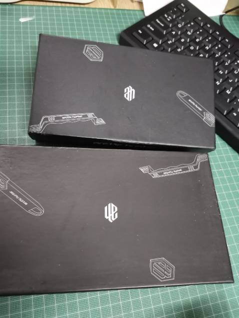 Mình mua cho ông xã , và ông xã đã rất hài lòng vì sản phẩm nhỏ vừa túi quần 😁, không bị cấn khi bỏ vô túi . Nói chung sản phẩm sử dụng tốt