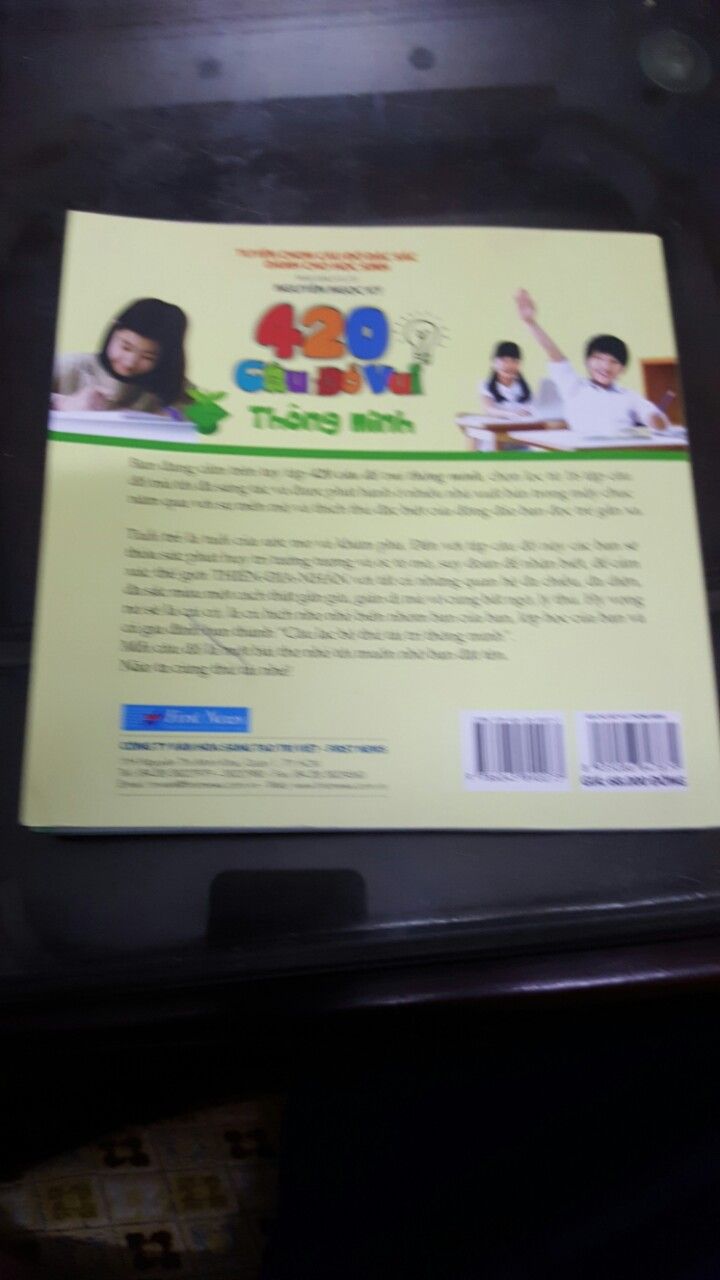 Sách vui làm mình cùng mấy đứa cháu nhà mình xoắn cả não:)). Cả ngày chỉ thi đố nhau.  Dịch vụ TiKi tốt lắm+ anh giao hàng lúc nào cũng thân thiện đội mưa đi giao hàng