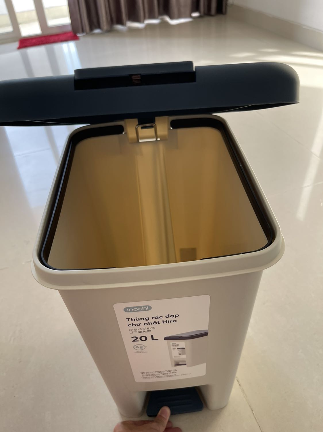 Đóng gói kỹ càng. Giao hàng nhanh. Chất lượng nhựa tốt. Sản phẩm thiết kế có hai cách mở, dùng chân đạp hoặc dùng tay ấn để mở nắp nhỏ cực kỳ tiện lợi. 5* cho sản phẩm.