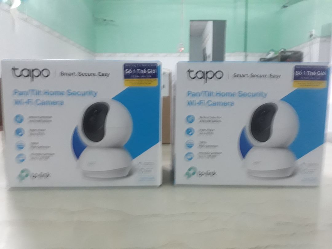 Nhà mình thì đang dùng camera của xiaomi, đợt này mua thêm quyết định chuyển sang dùng em này xem như thế nào. Mua hẳn 2 con.
Đánh giá ban đầu thì:
- Giao hàng nhanh, đặt 1 hôm sau là nhận được
- Đóng gói cẩn thận, có cả tem niêm phong bên ngoài của tiki
- Sản phẩm bên trong cũng còn mới nguyên hộp, có tem niêm phong luôn của nhà sản xuất
- Về chất lượng thì tạm thời thấy ổn, app dễ sử dụng vì hỗ trợ tiếng Việt. Còn độ bền thì chưa quánh giá được ngay. Phải dùng thêm 1 thời gian nữa đã. Tạm cho 4*.