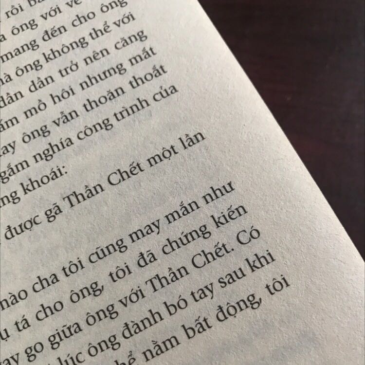 Lần đầu tiên mua sách trên Tiki trading, Chất lượng giấy in thô ráp và nhám tay. Chưa đọc nên chưa nhận xét được nhiều. Rất sợ phải mua sách giả hichic, mất niềm tin.
Giao hàng đóng gói ok
Giấy in quá xấu