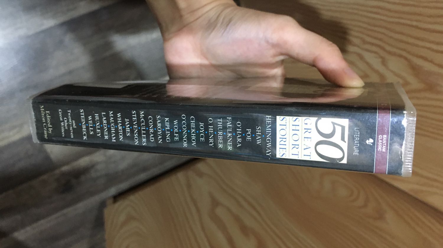 Sách hay, bìa hơi tróc tí nhưng vẫn okay.