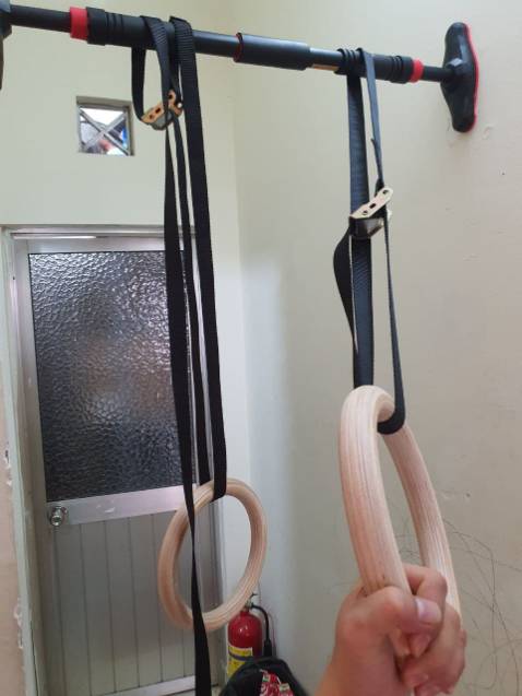 Rất hài lòng . Vòng cầm chắc tay , gỗ đẹp láng mịn . Tập rất ok giá thấy rẻ hơn mấy bên khác nhiều . CÓ vòng này tập bao chơi các bài , kết hợp với xà đơn nữa là khỏe re