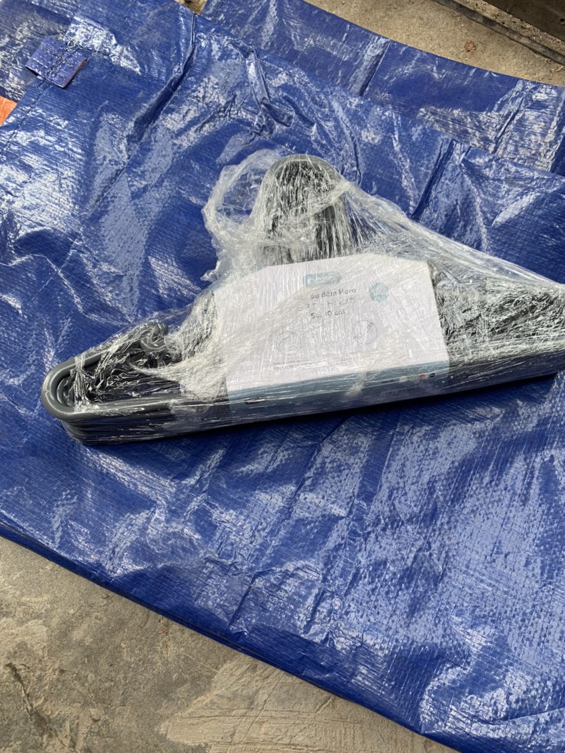 Sản phẩm to đẹp, chắc chắn, màu ghi xám rất lạ mắt mà lại sạch. Mình rất ưng ý.